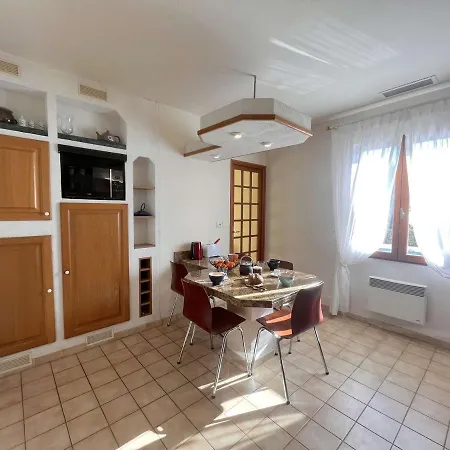 Holiday home Maison Climatisee 5 Pieces Avec Piscine Et Jardin, 7 Couchages - - Fr-1-226b-86 *