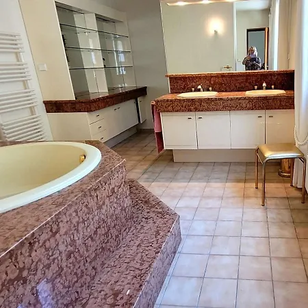 Maison Climatisee 5 Pieces Avec Piscine Et Jardin, 7 Couchages - - Fr-1-226b-86 Holiday home *