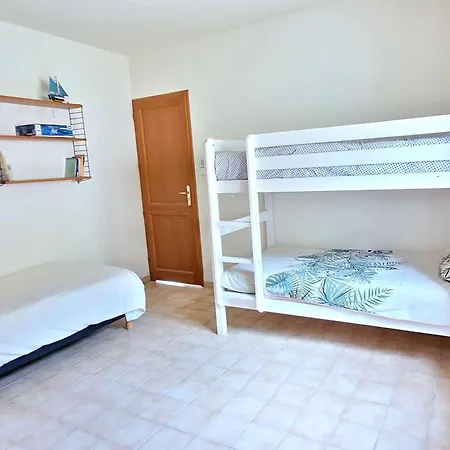 Holiday home Maison Climatisee 5 Pieces Avec Piscine Et Jardin, 7 Couchages - - Fr-1-226b-86 *